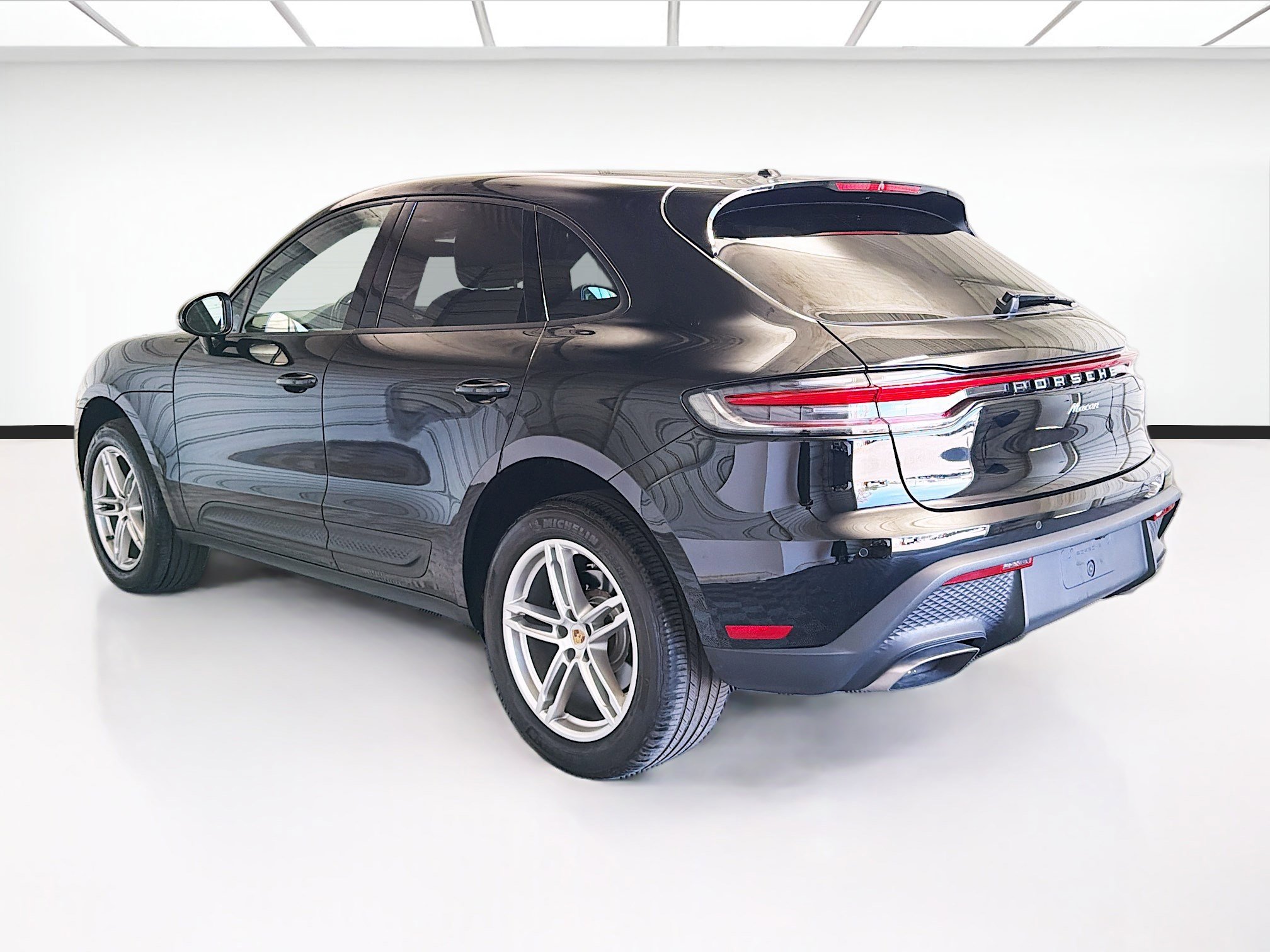 Used 2024 Porsche Macan AWD/4WD image 6