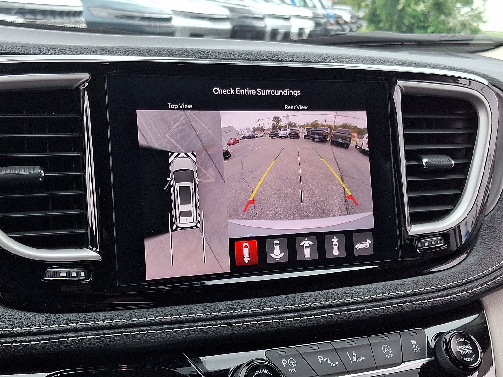 Certified 2024 Chrysler Pacifica Touring-L AWD/4WD image 18
