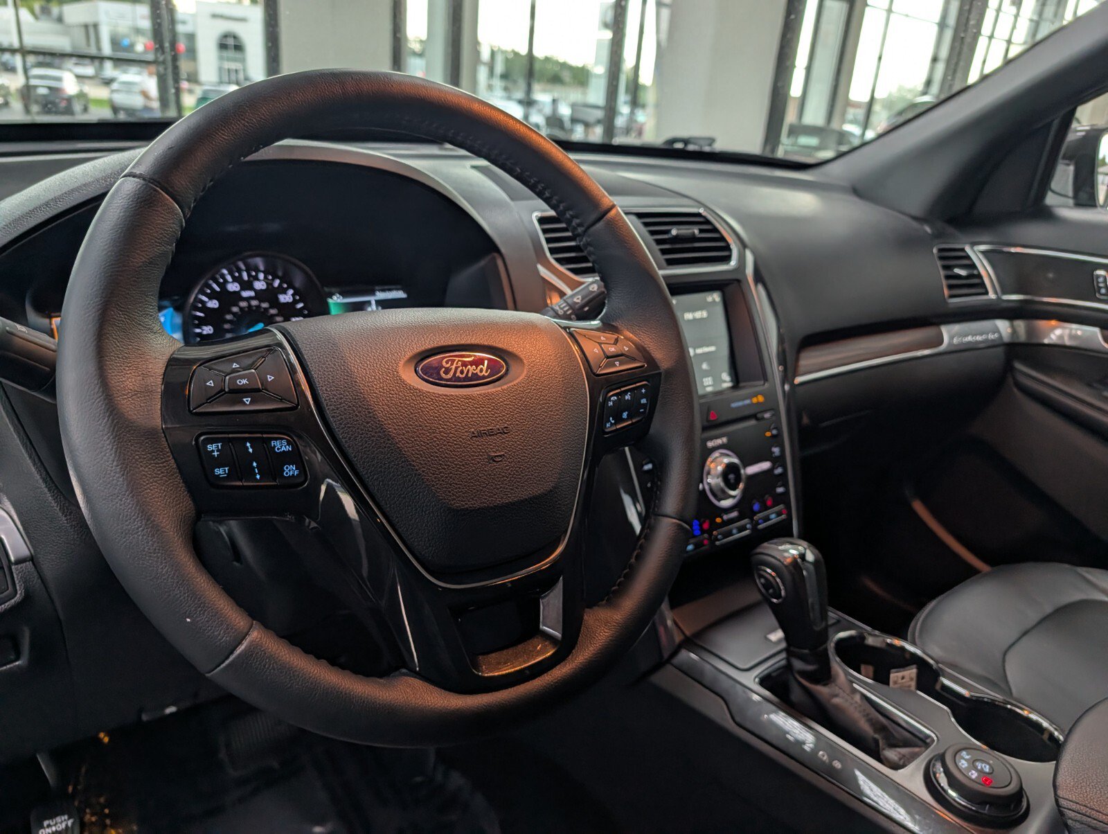 Used 2019 Ford Explorer Limited w/ Ford Safe & Smart Package AWD/4WD image 17