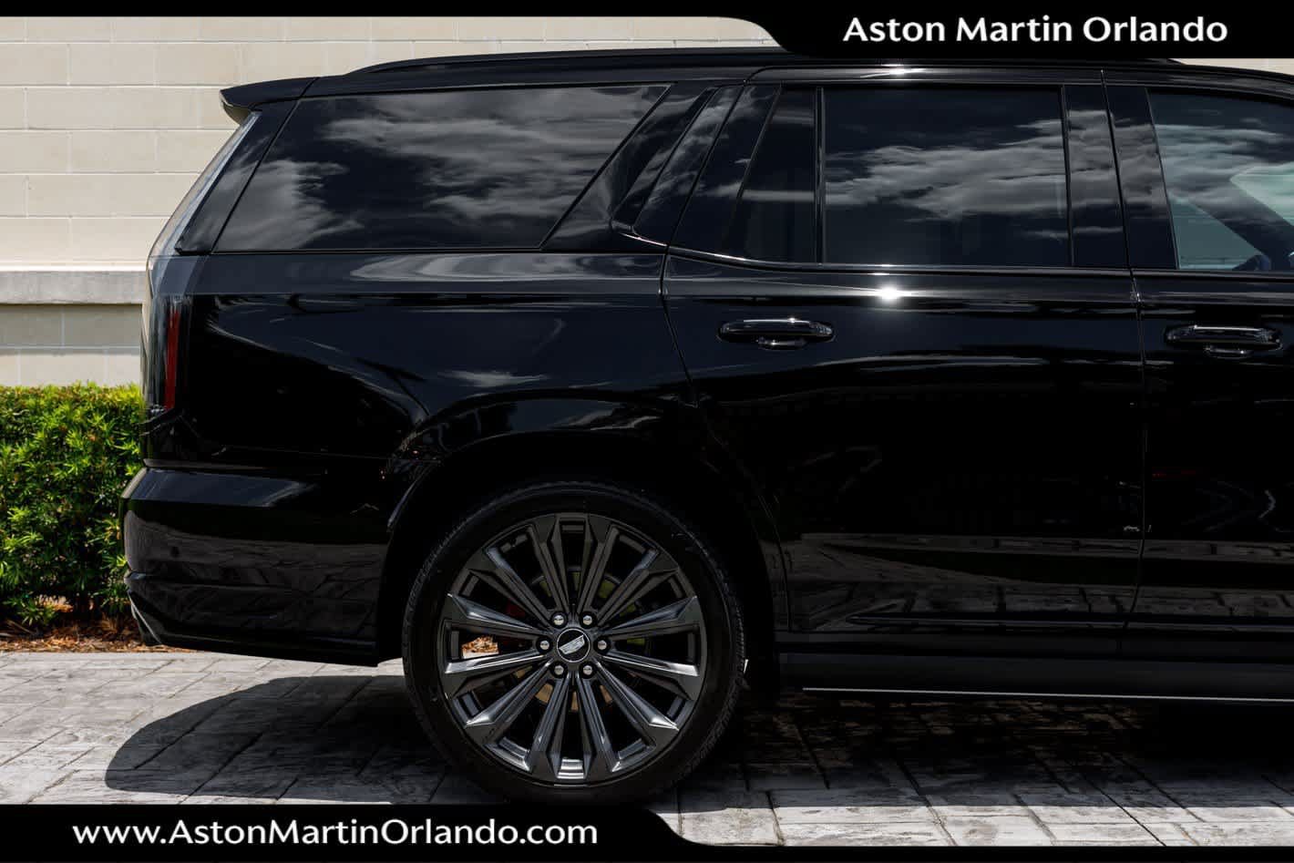 Used 2025 Cadillac Escalade V AWD/4WD image 18