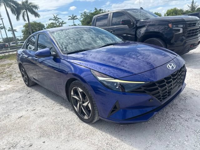 Used 2023 Hyundai Elantra SEL w/ Convenience Package FWD image 3
