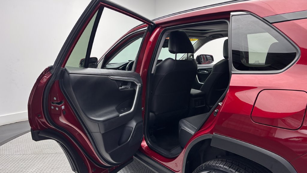 Used 2019 Toyota RAV4 Limited w/ Advanced Technology Package AWD/4WD image 36