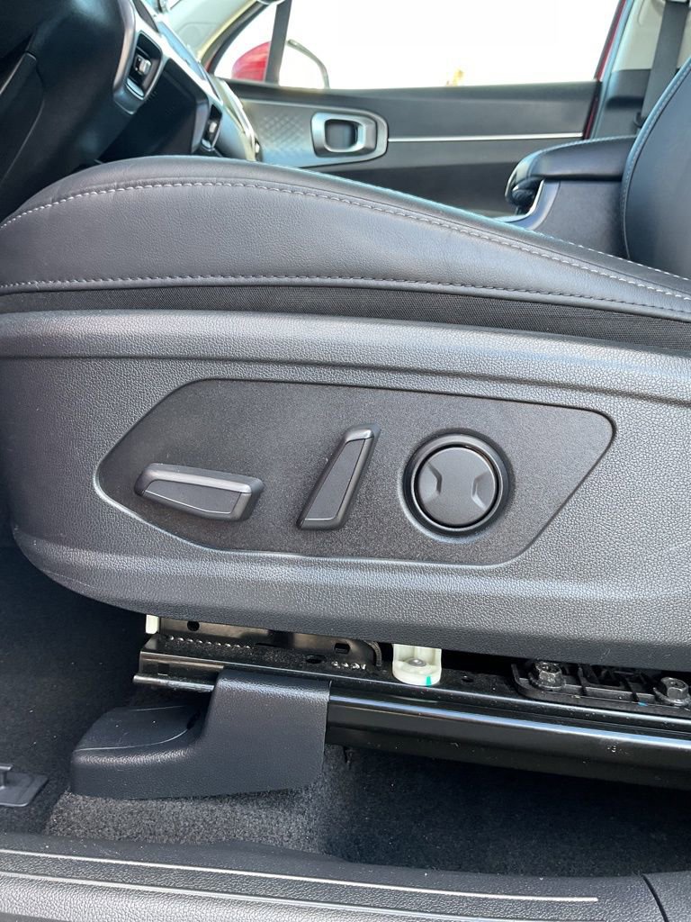 Used 2023 Kia Sorento EX image 11