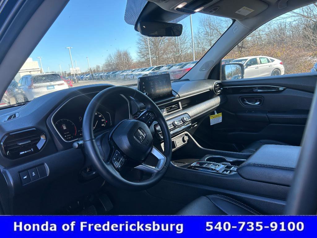 Certified 2025 Honda Pilot Touring image 16