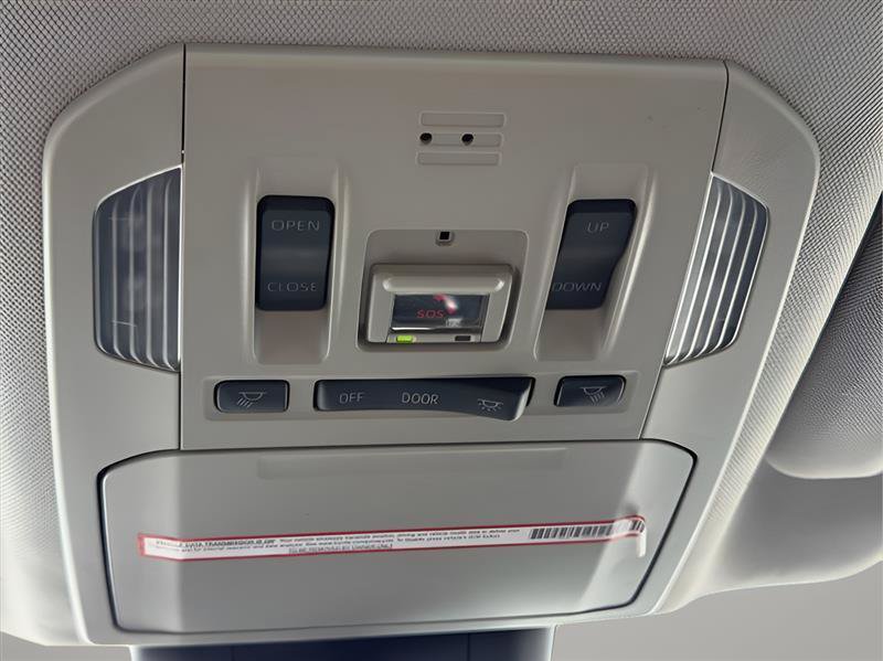 Used 2021 Toyota Highlander XLE FWD image 47