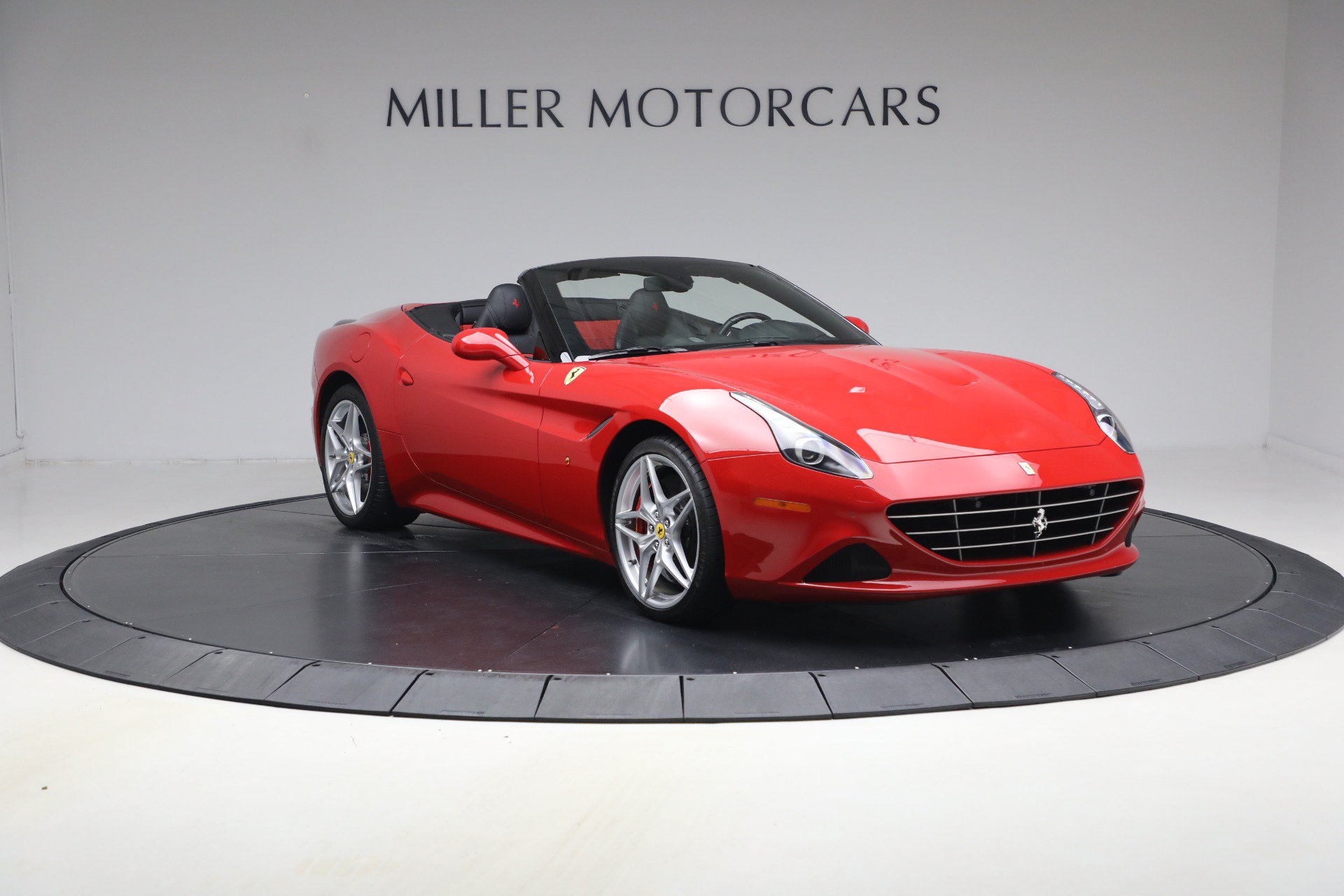 Certified 2017 Ferrari California T RWD image 11