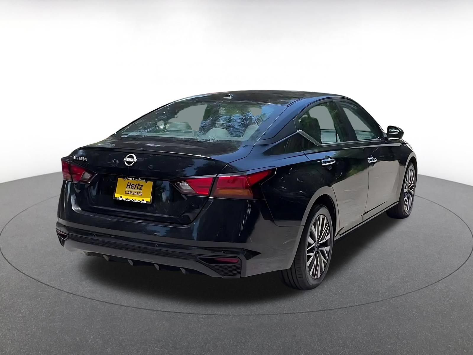 Used 2025 Nissan Altima 2.5 SV FWD image 14