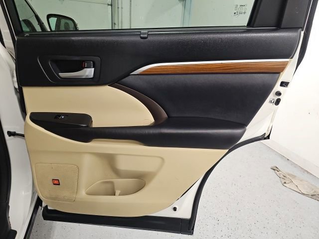 Used 2017 Toyota Highlander Limited image 36