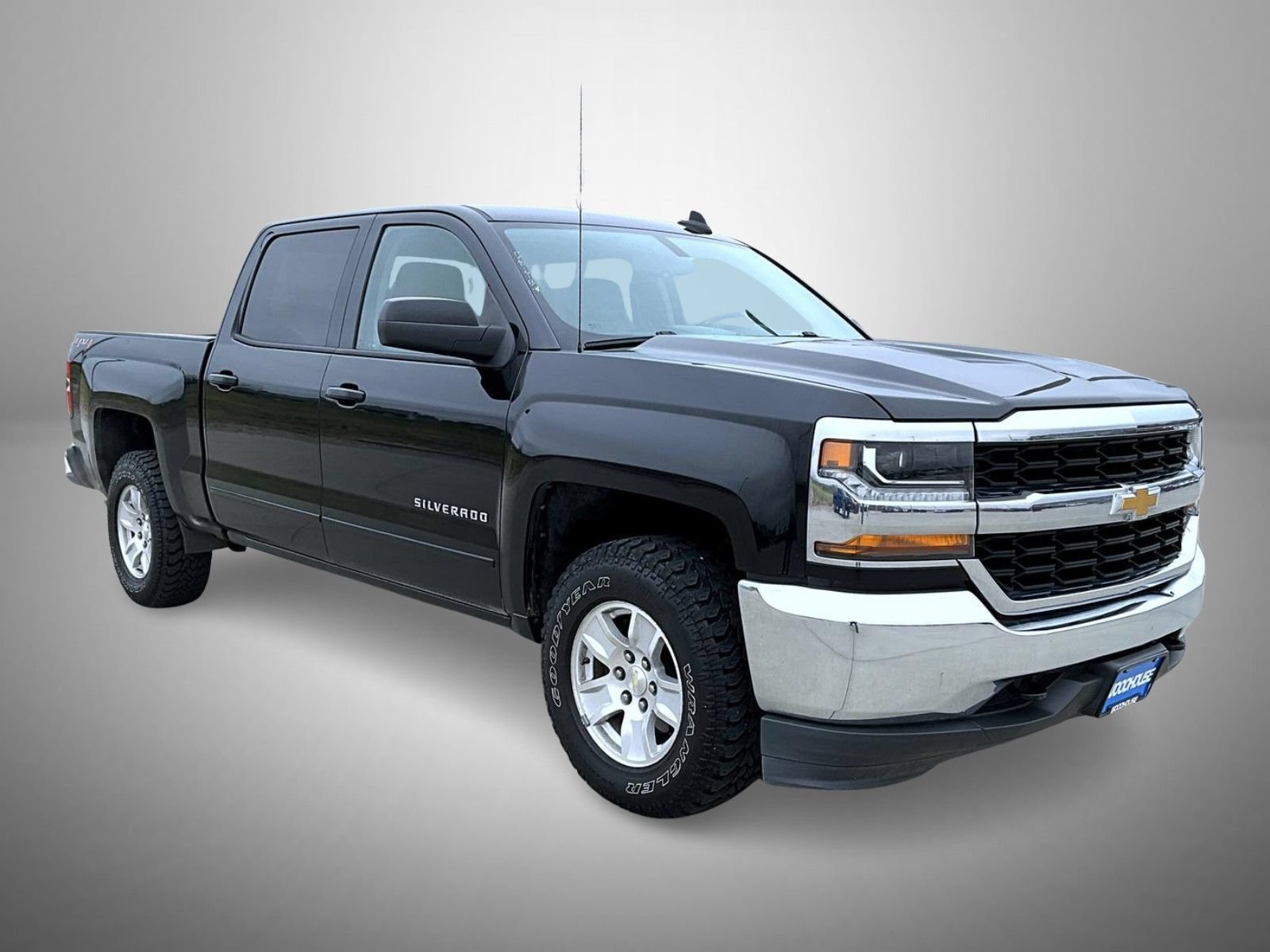 Used 2018 Chevrolet Silverado 1500 LT w/ Trailering Package AWD/4WD image 3