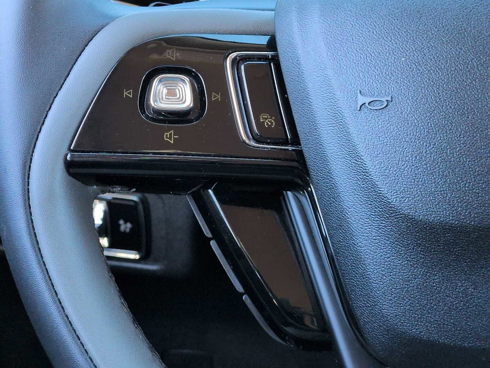 Used 2025 Lincoln Corsair FWD image 24