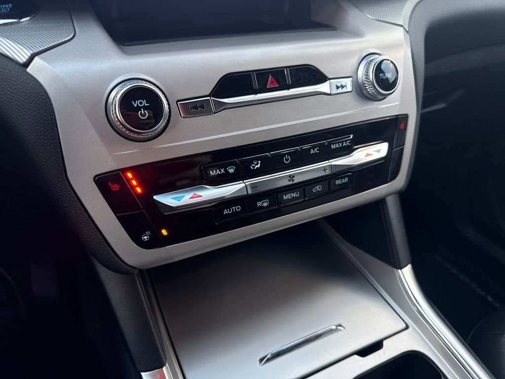 Used 2023 Ford Explorer XLT w/ Equipment Group 202A image 40