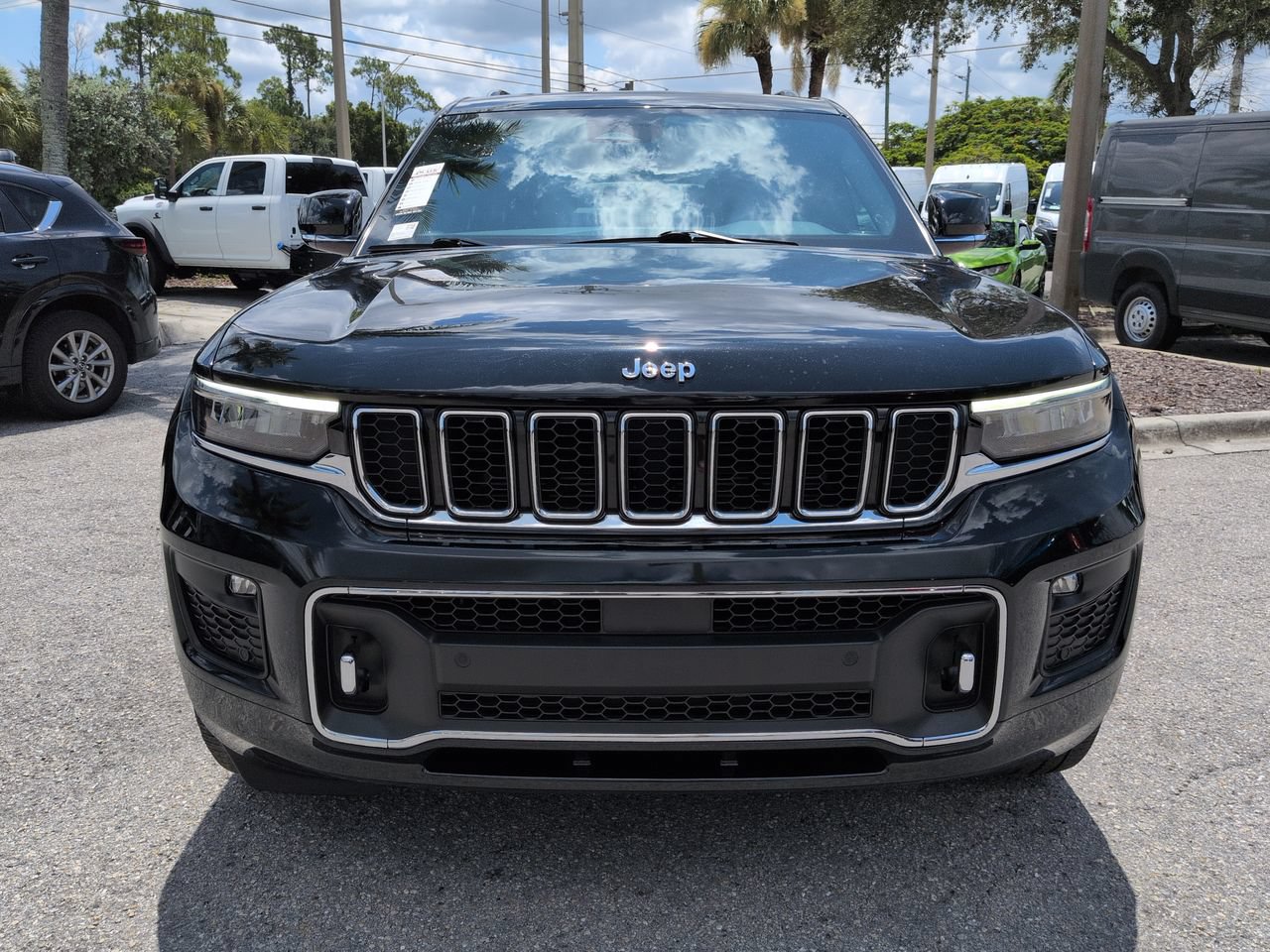 Used 2021 Jeep Grand Cherokee L Overland w/ Luxury Tech Group IV RWD image 3