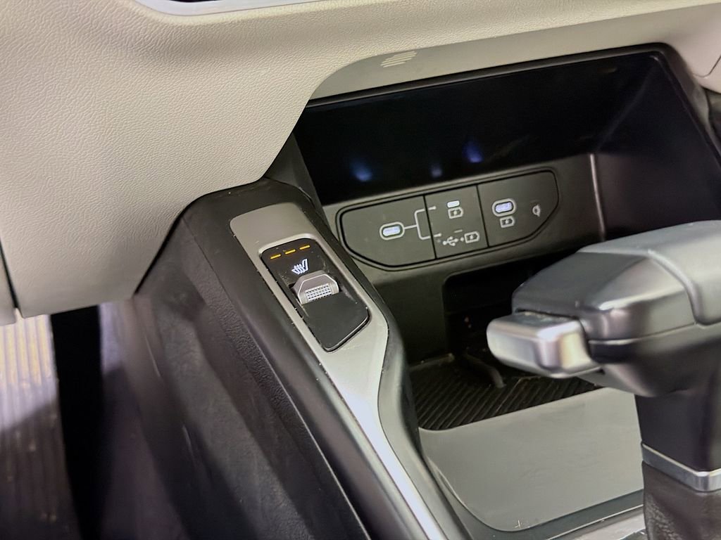 Used 2025 Kia Sorento S image 23