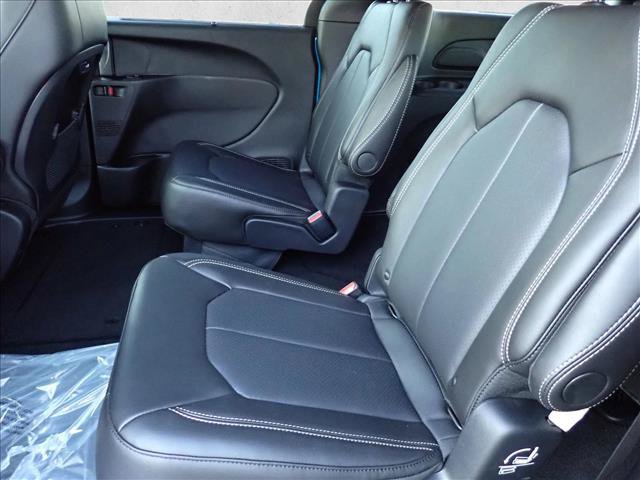New 2027 Chrysler Pacifica Select AWD/4WD image 10