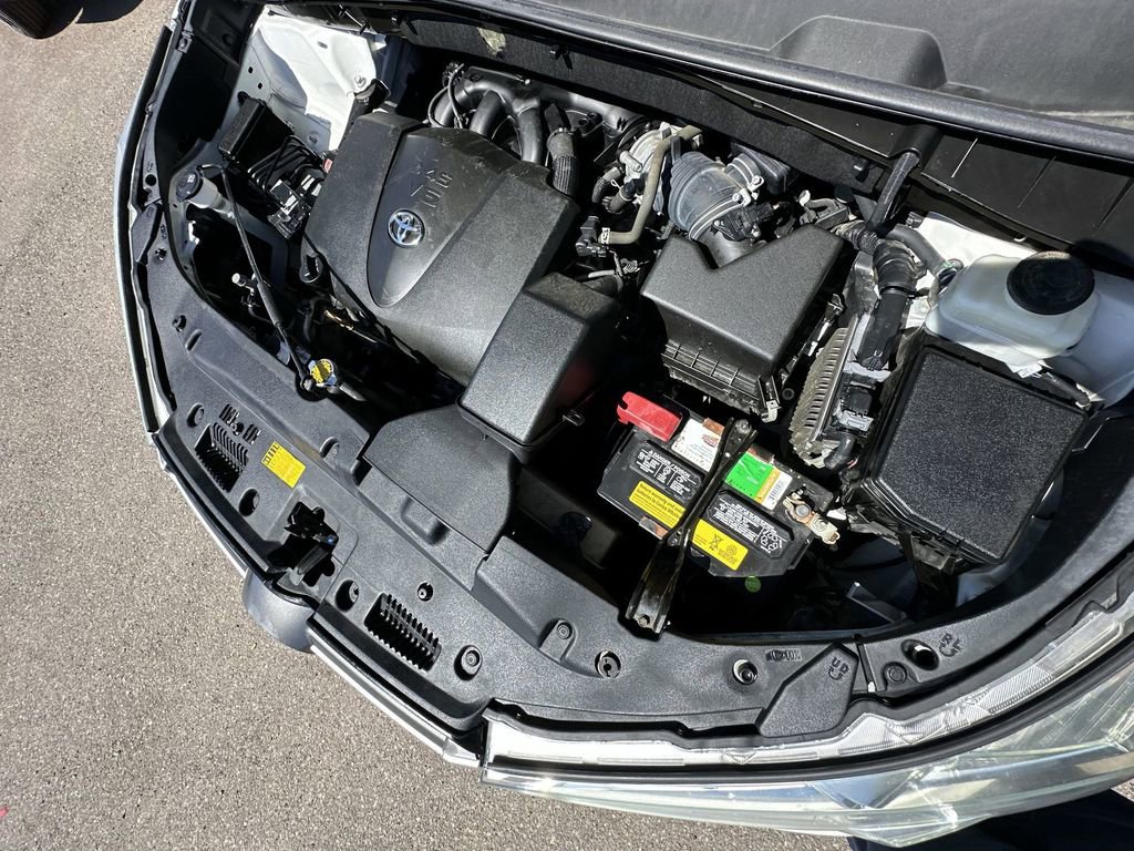 Used 2017 Toyota Highlander LE w/ Carpet Mat Package FWD image 36