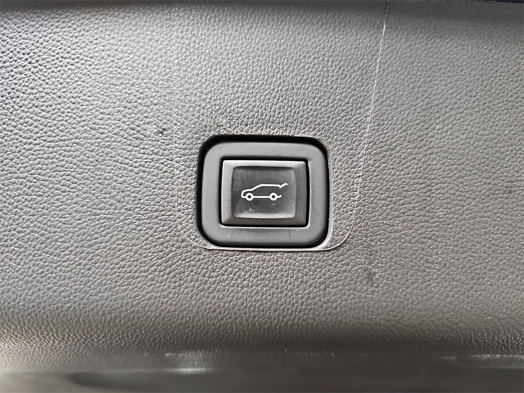 Certified 2023 Chevrolet Traverse LT w/ LT Premium Package image 21