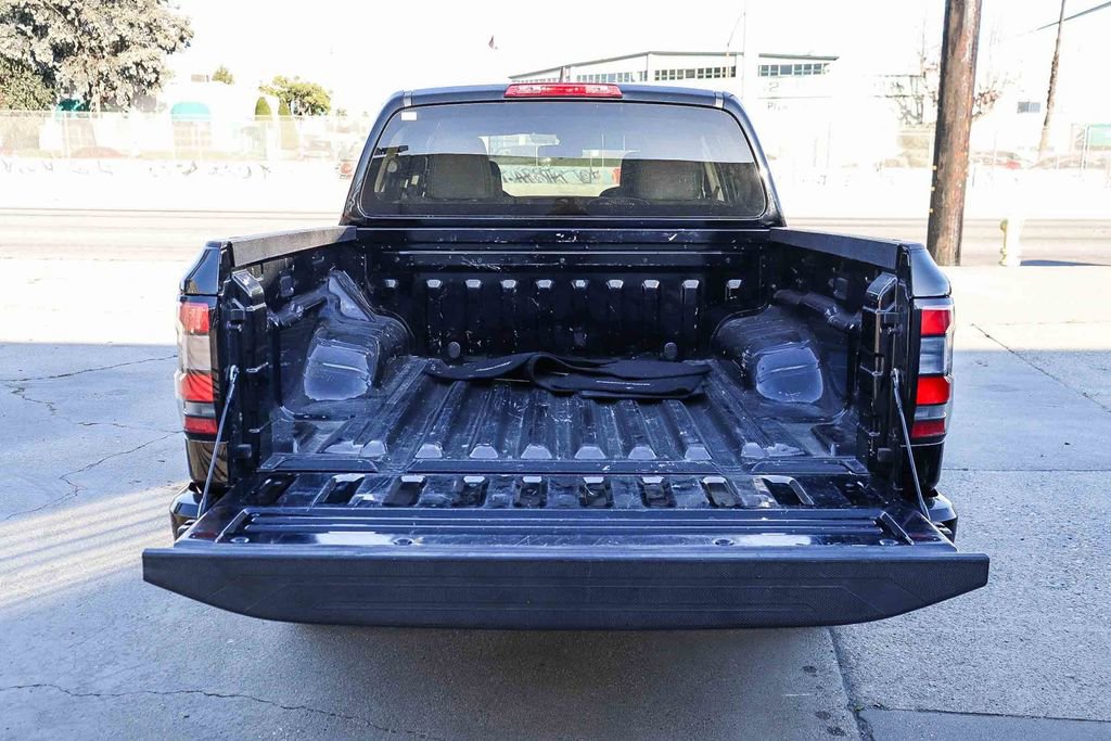 Used 2023 Nissan Frontier SV image 27