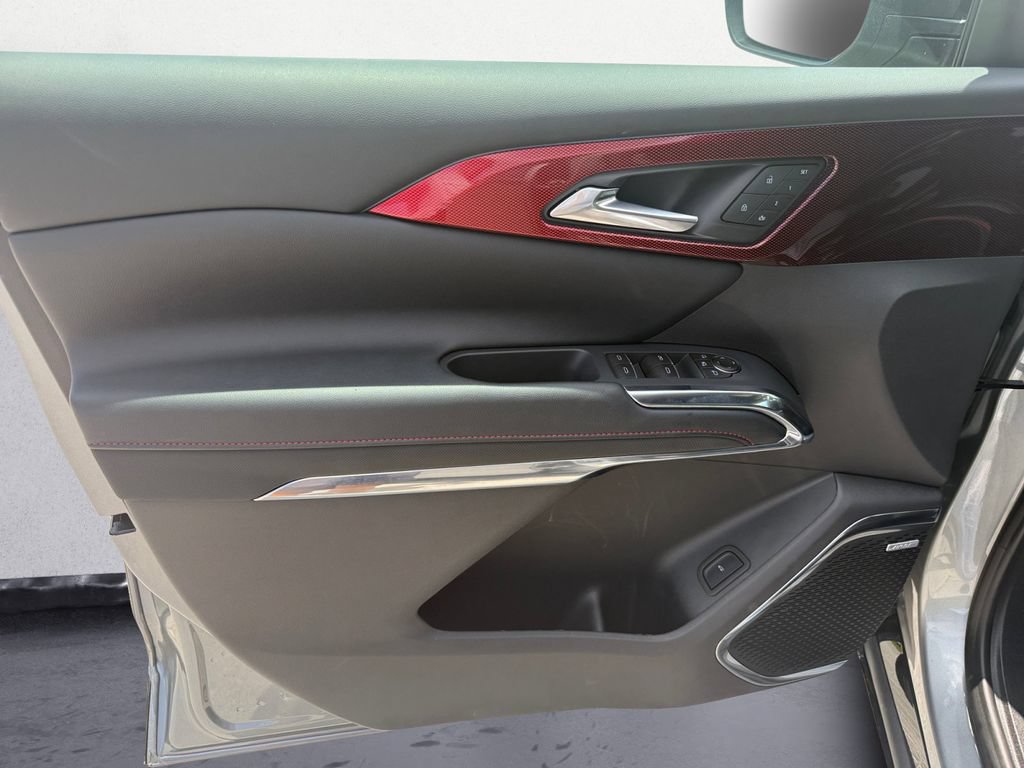 Used 2026 Chevrolet Traverse RS FWD image 19