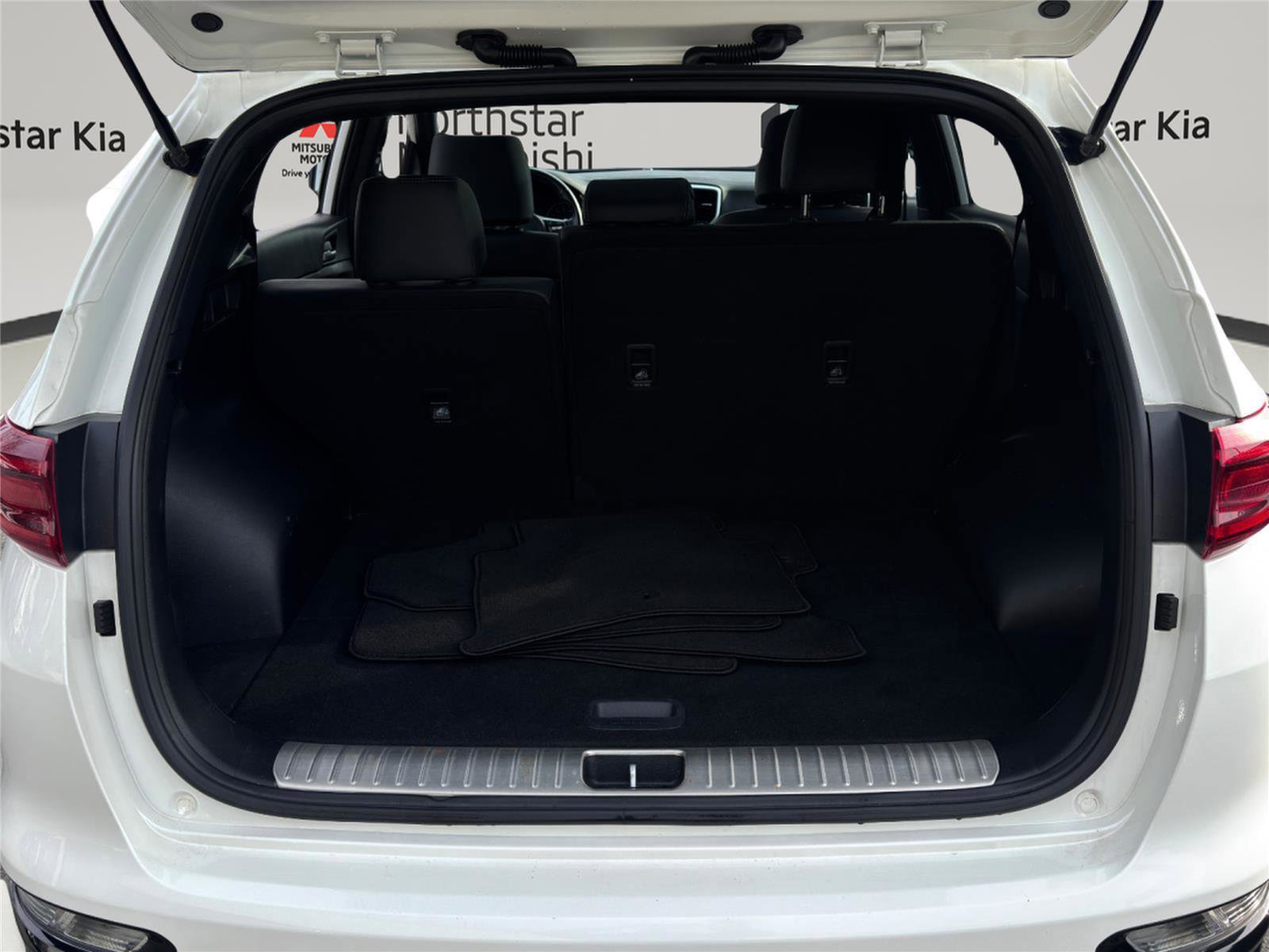 Used 2022 Kia Sportage Nightfall Edition image 26