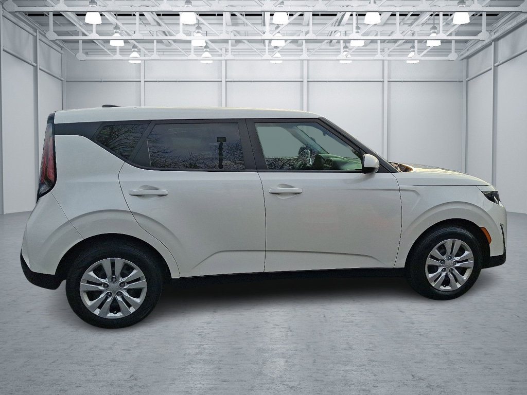 Used 2023 Kia Soul LX image 5