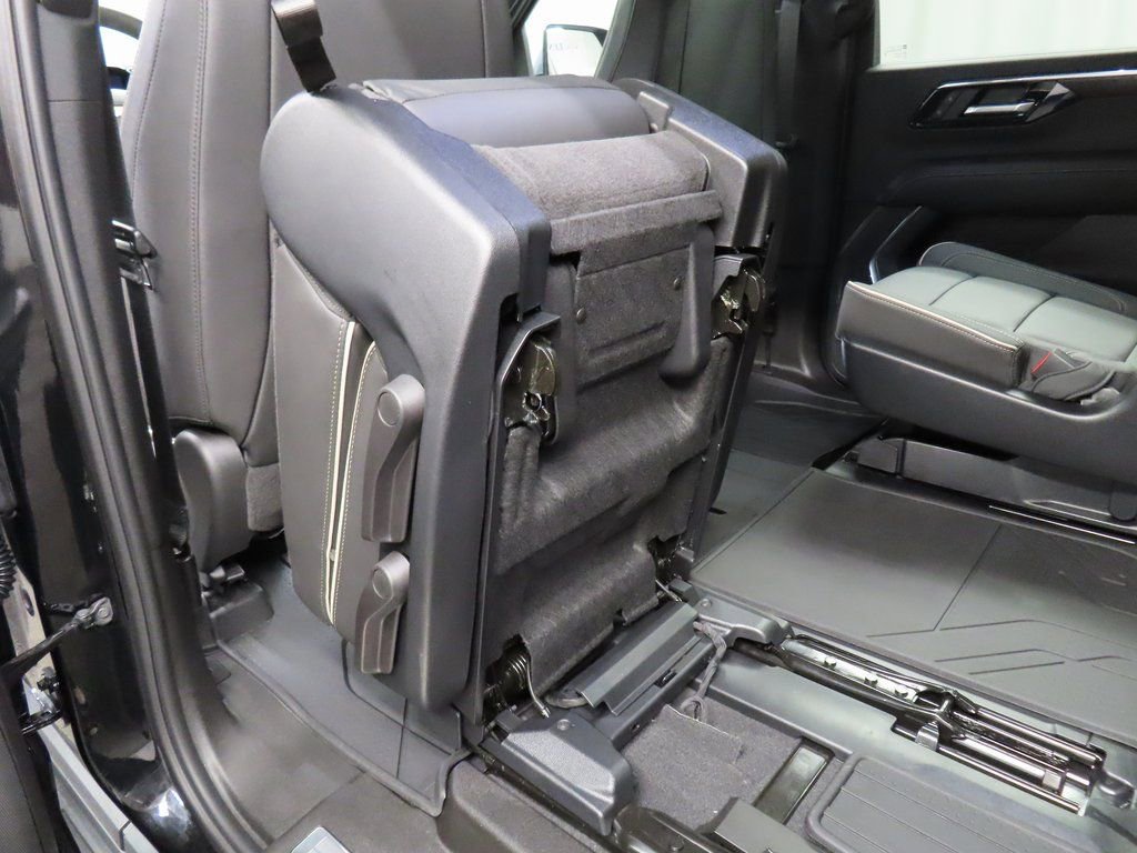 Used 2025 Chevrolet Suburban Premier AWD/4WD image 65