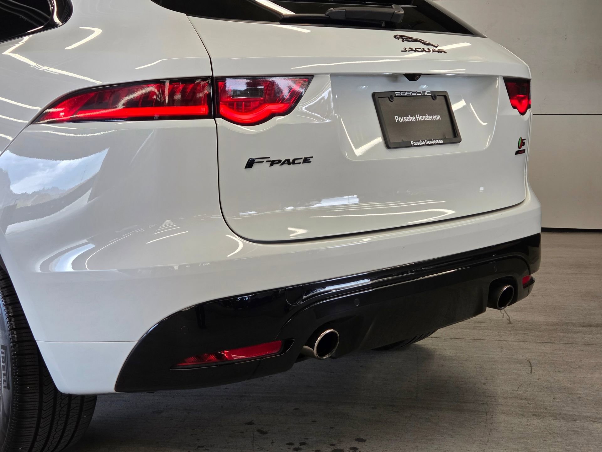 Used 2019 Jaguar F-PACE S image 8