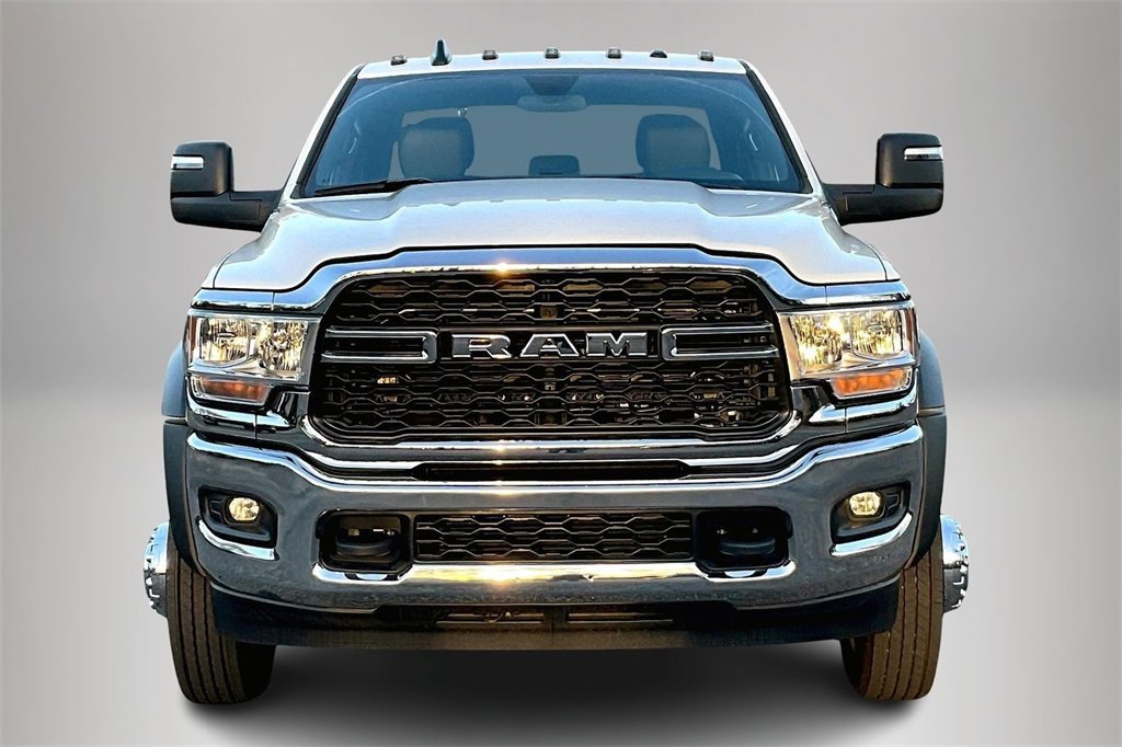 Used 2024 RAM 5500 Tradesman w/ Chrome Appearance Group image 4