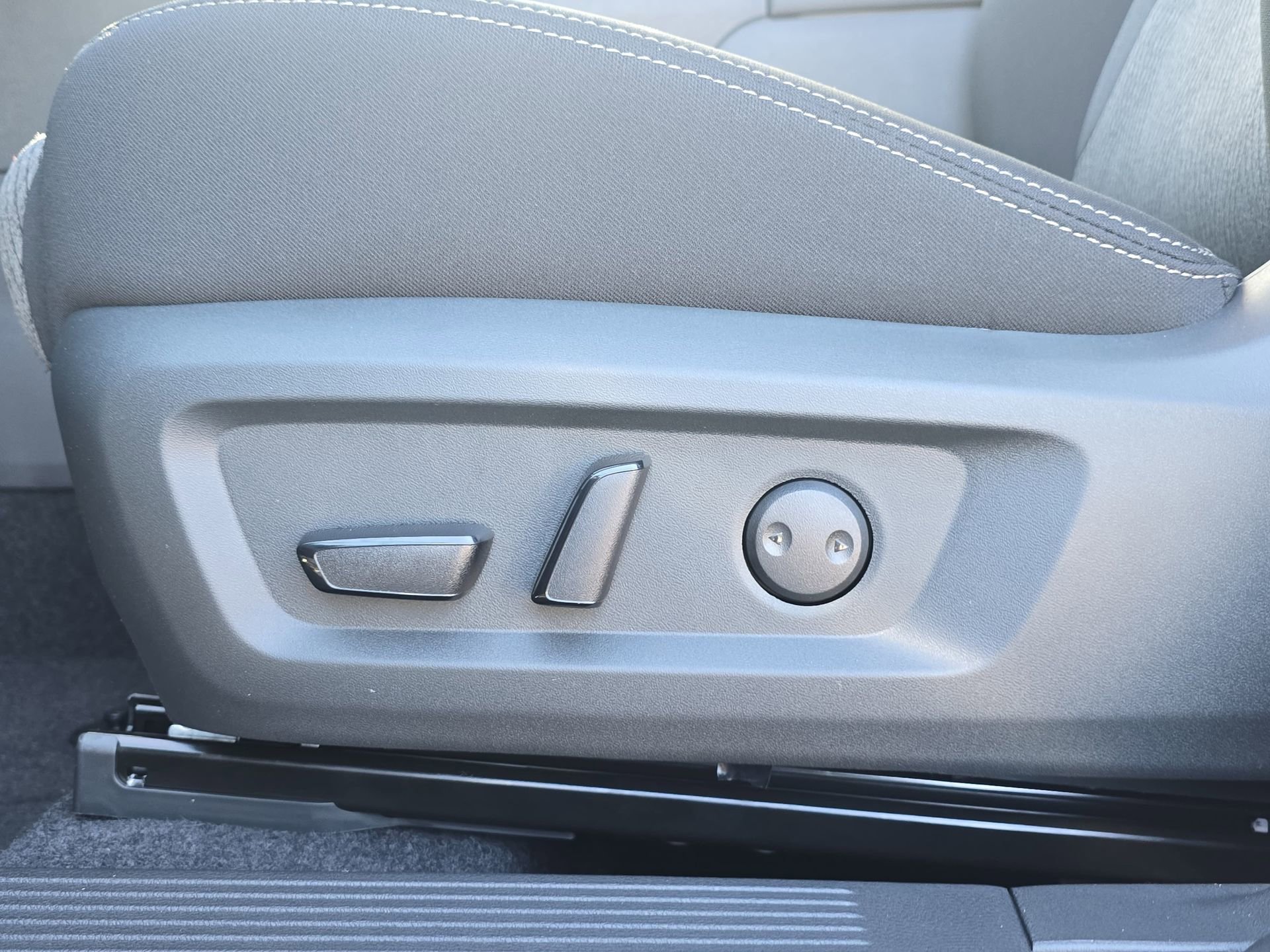 New 2026 Nissan Rogue SV w/ Cold Weather Package FWD image 28