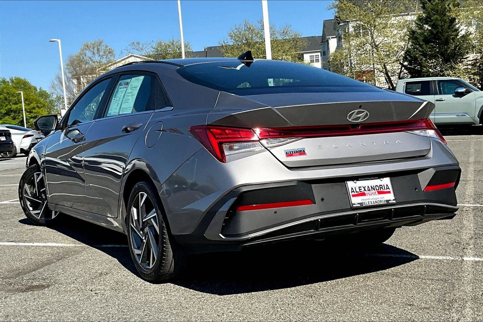 Used 2024 Hyundai Elantra Limited FWD image 10