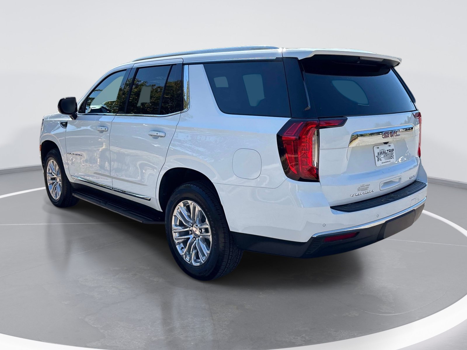 Used 2024 GMC Yukon SLT w/ Max Trailering Package AWD/4WD image 6
