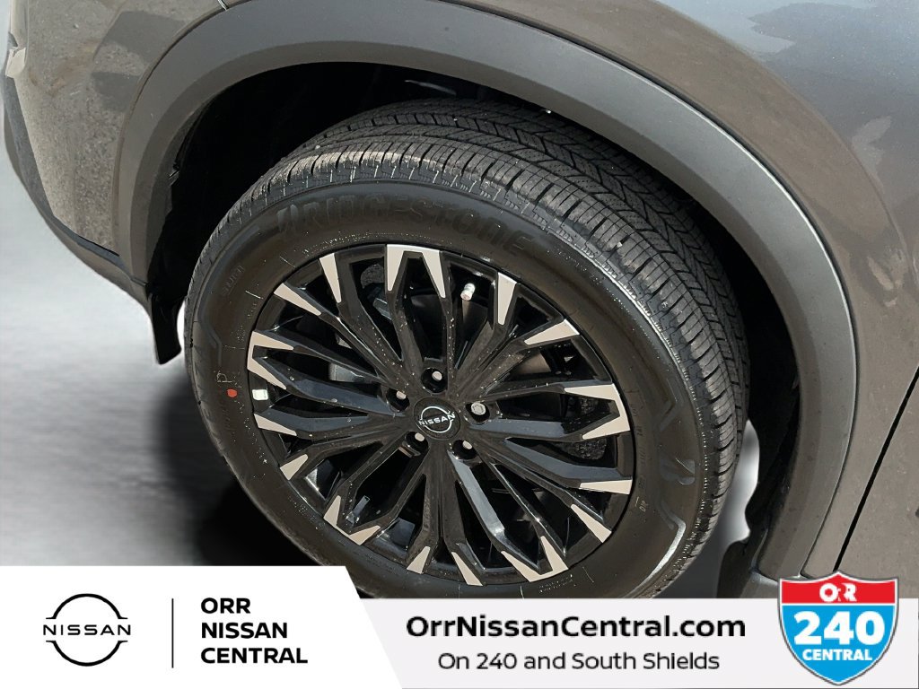 New 2027 Nissan Rogue Dark Armor FWD image 9
