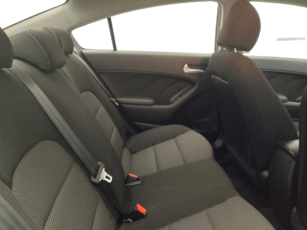 Used 2017 Kia Forte LX FWD image 19