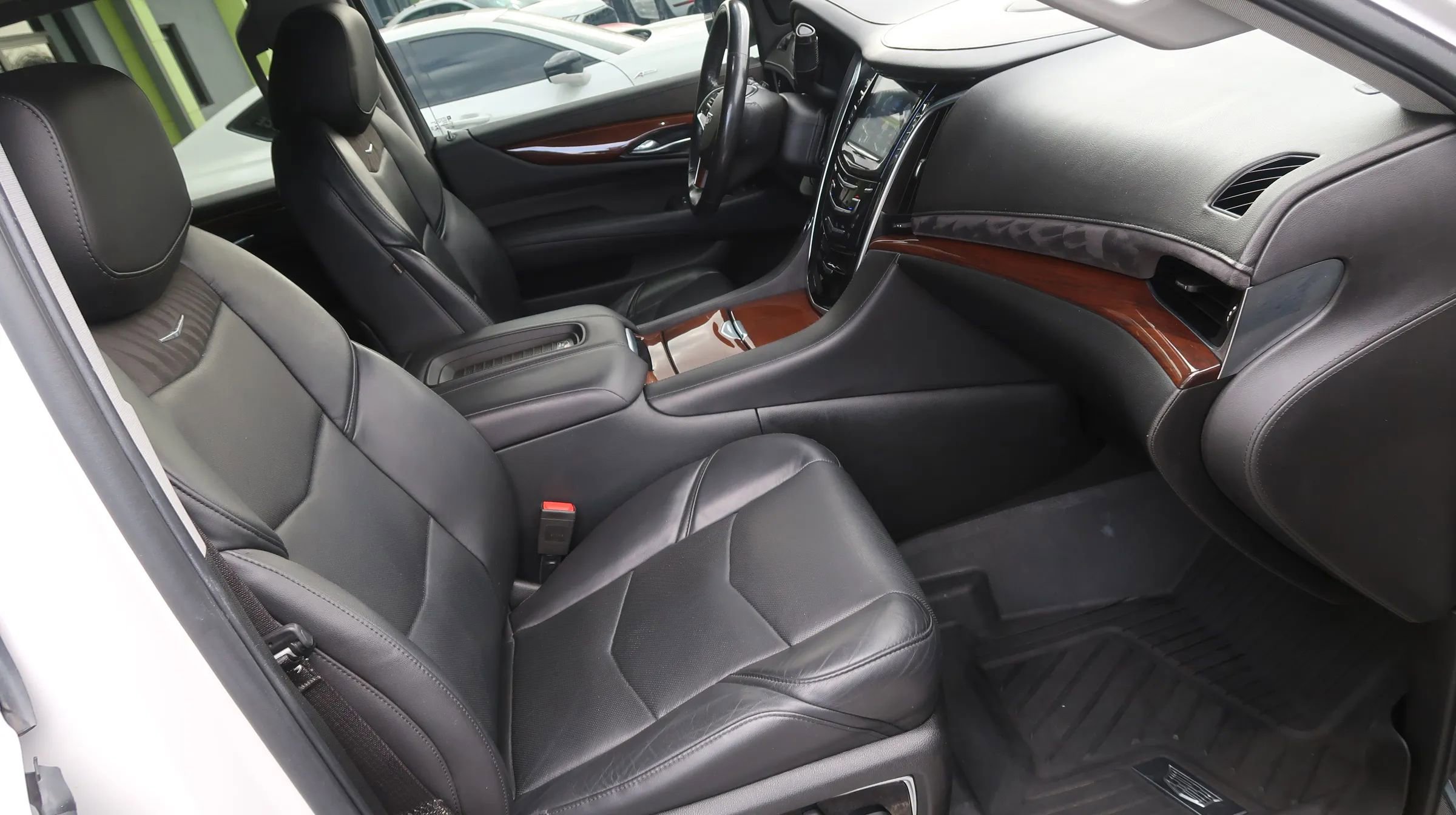 Used 2018 Cadillac Escalade Premium Luxury AWD/4WD image 28