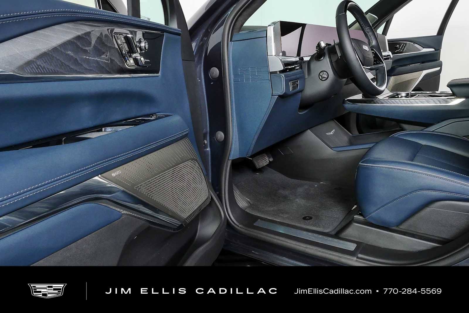 Certified 2025 Cadillac Escalade IQ Luxury 2 w/ LPO, Premium Carpet Package AWD/4WD image 7