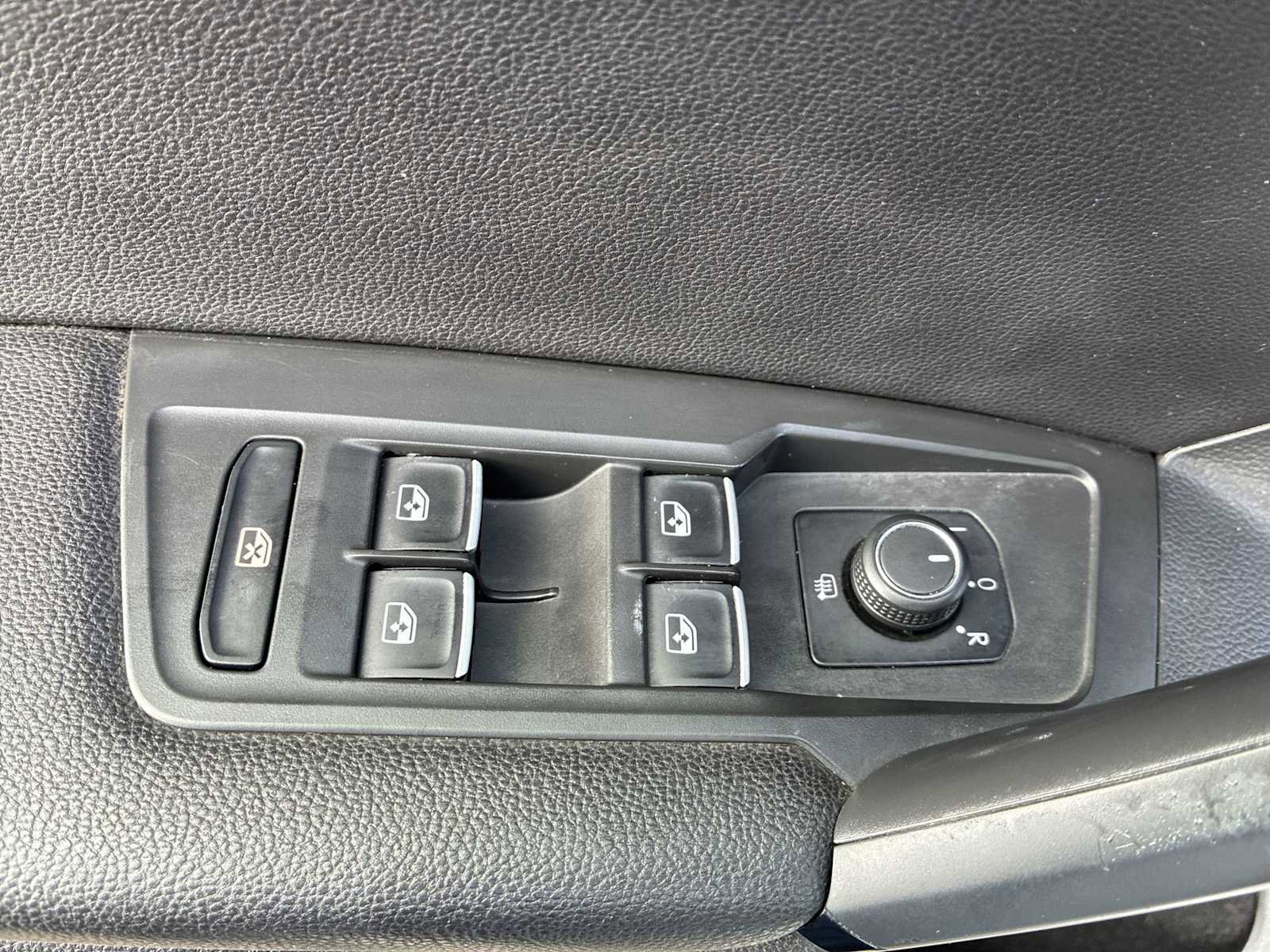 Used 2019 Volkswagen Tiguan SEL AWD/4WD image 15