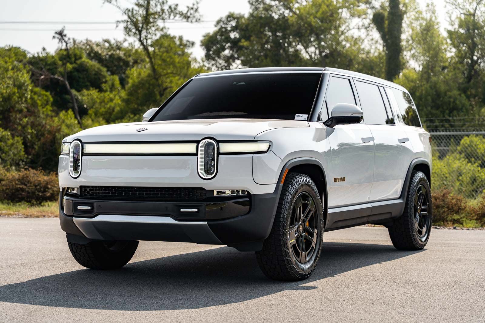Used 2023 Rivian R1S Adventure AWD/4WD image 3