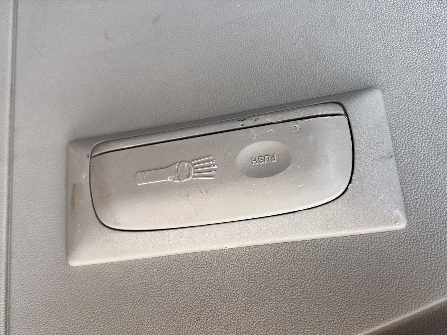 Used 2013 Chrysler Town & Country Touring FWD image 19