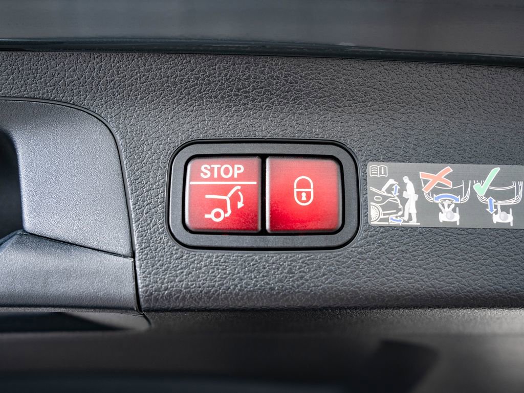 New 2026 Mercedes-Benz GLS 450 4MATIC image 25