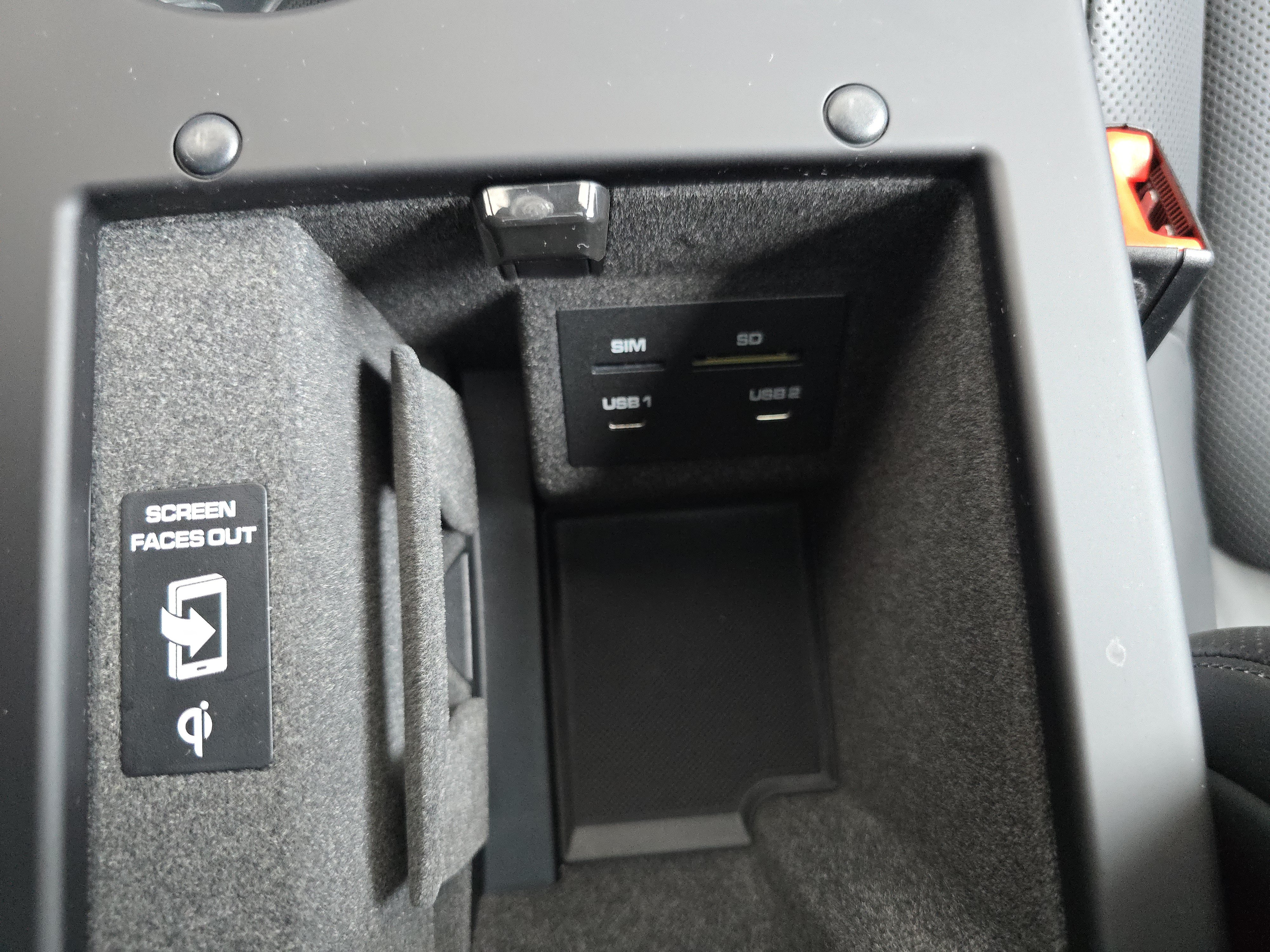 Certified 2025 Porsche Macan AWD/4WD image 19