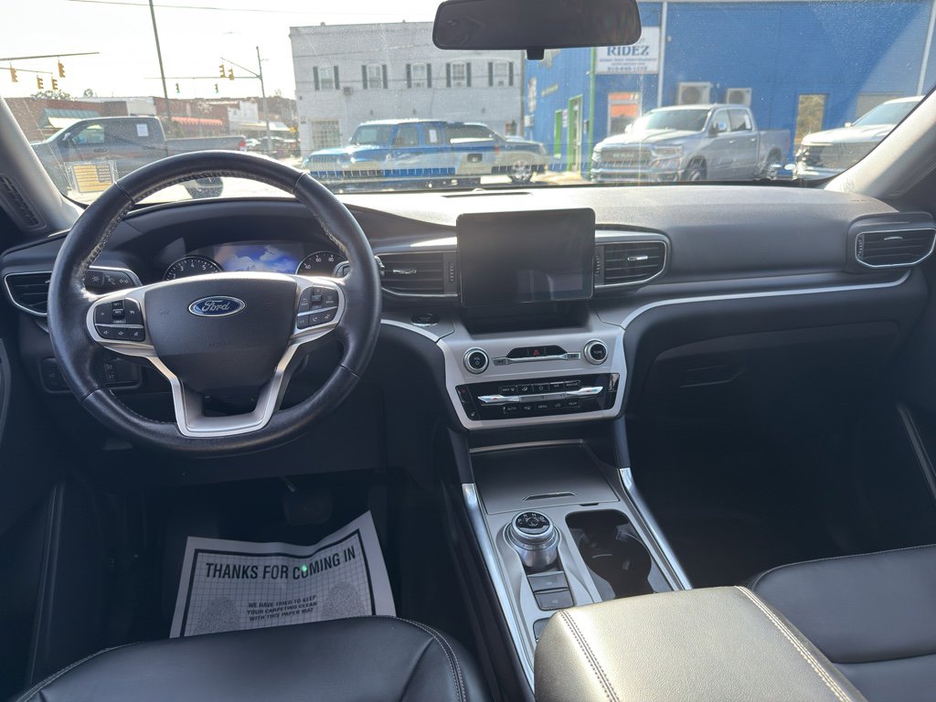 Used 2022 Ford Explorer XLT w/ Equipment Group 202A image 7