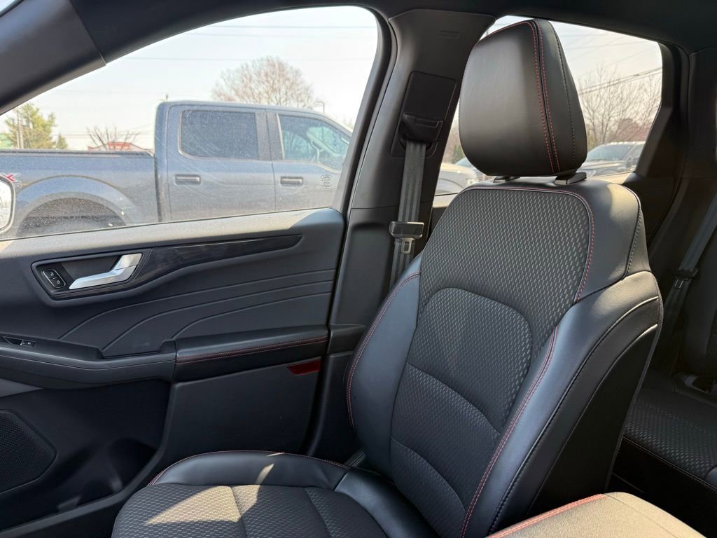 Certified 2023 Ford Escape ST-Line Select w/ Tech Pack #2 AWD/4WD image 16