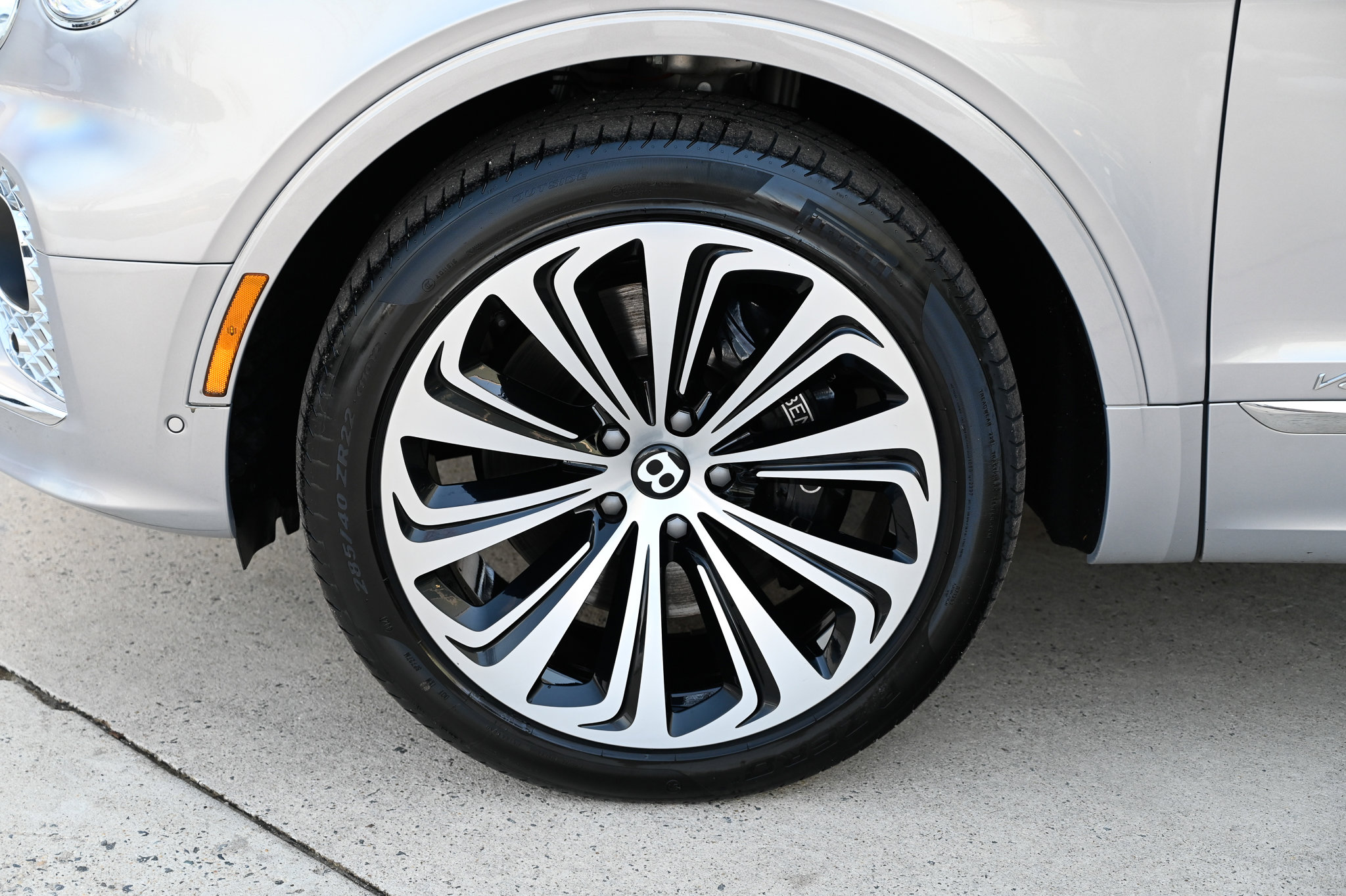 Used 2022 Bentley Bentayga image 9