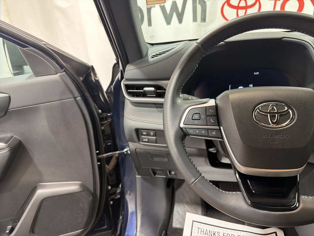 Used 2025 Toyota Highlander XSE AWD/4WD image 25