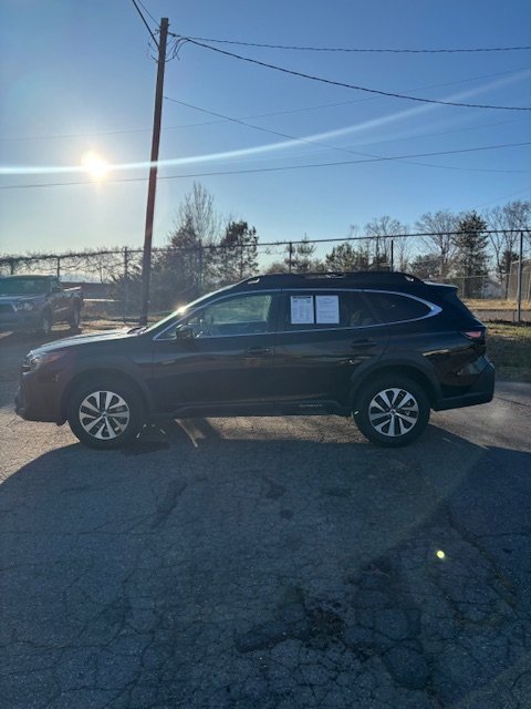 Used 2023 Subaru Outback Premium image 5