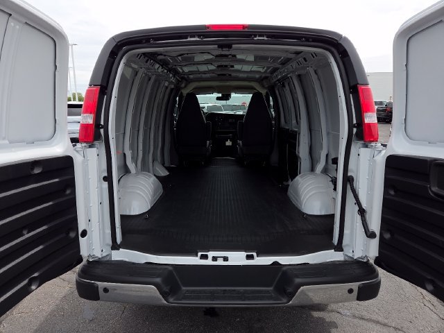 New 2026 GMC Savana 3500 w/ Driver Convenience Package RWD image 20