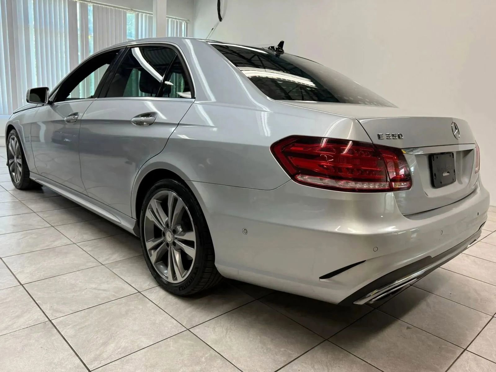 Used 2016 Mercedes-Benz E 350 Sedan w/ Premium Package image 7