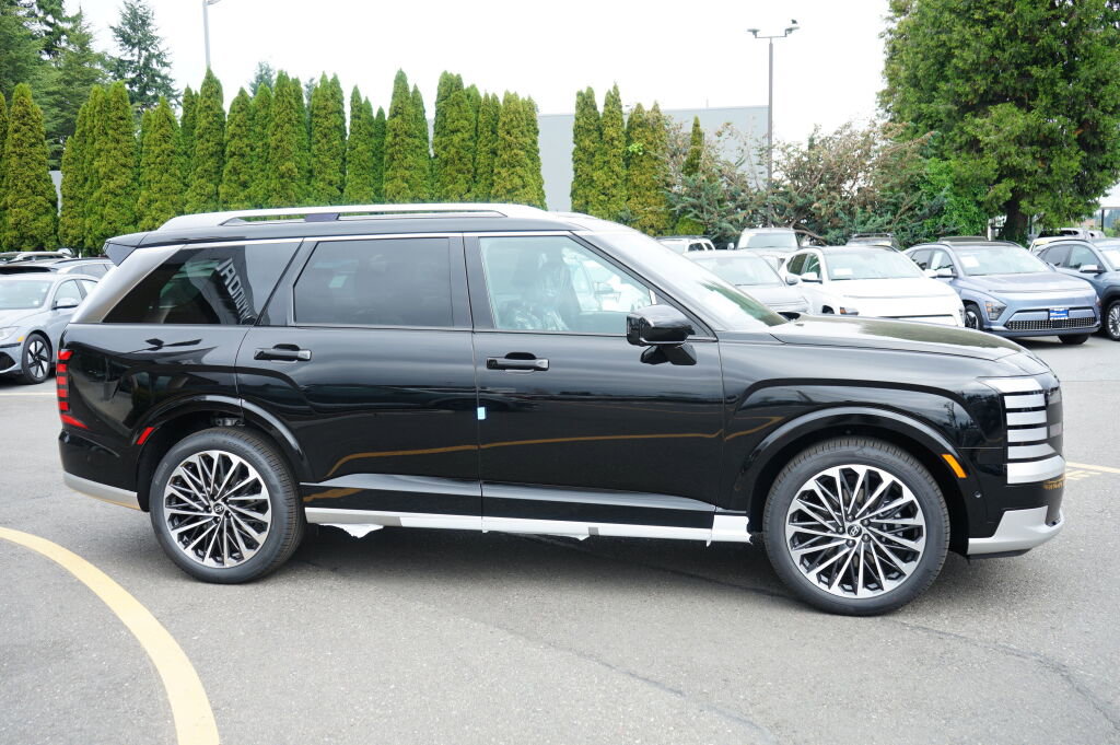 Used 2026 Hyundai Palisade Calligraphy image 3
