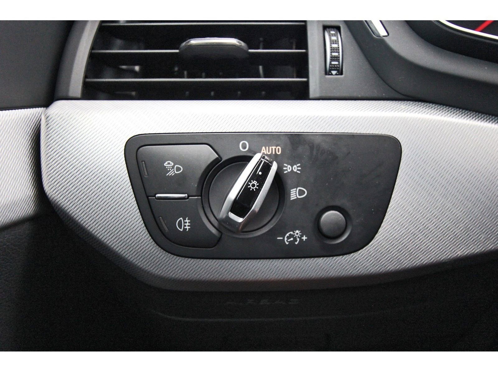 Used 2017 Audi A4 2.0T Premium image 24