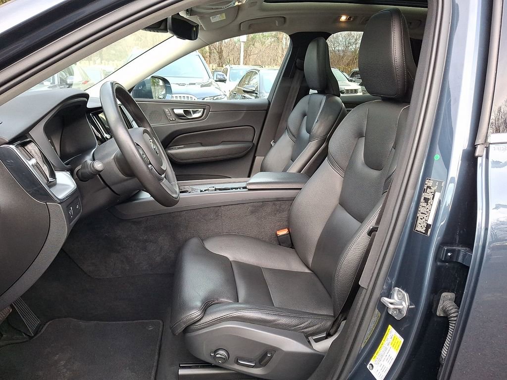 Used 2019 Volvo XC60 T6 Momentum w/ Premium Package image 10