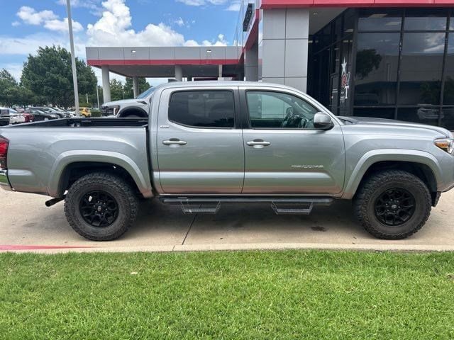 Used 2021 Toyota Tacoma SR5 RWD image 2